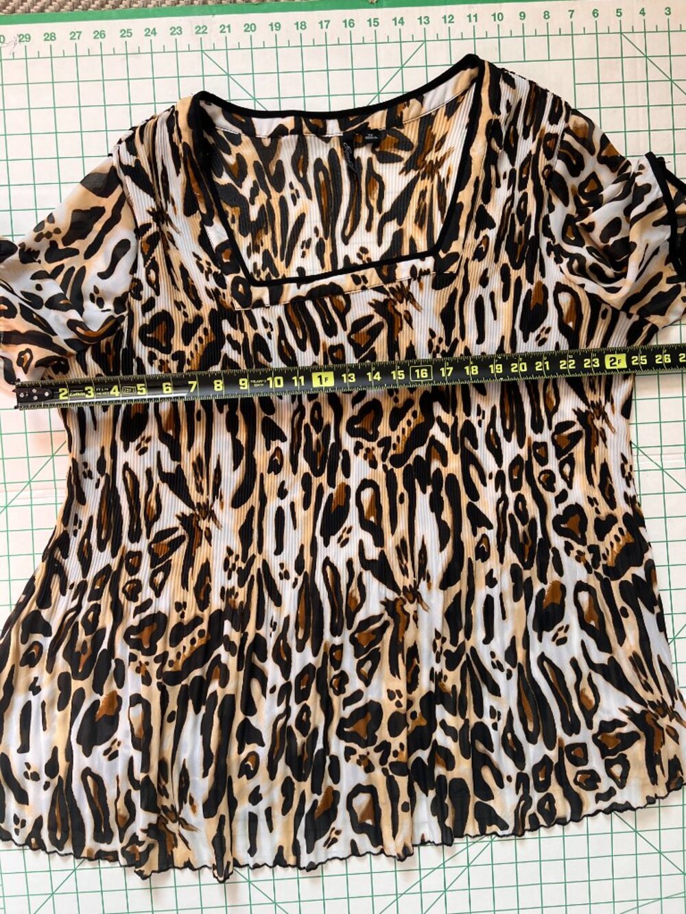 Essentials by Milano Leopard Print Pleated Sheer Blouse Square Neck 3X Plus - Picture 9 of 10